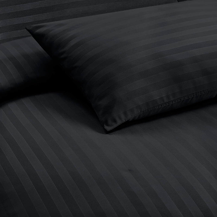 Black luxury duvet cover set with pillow cases