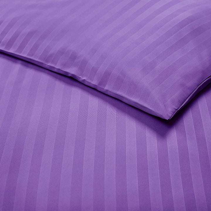 Hotel-style striped duvet cover and pillowcase set
