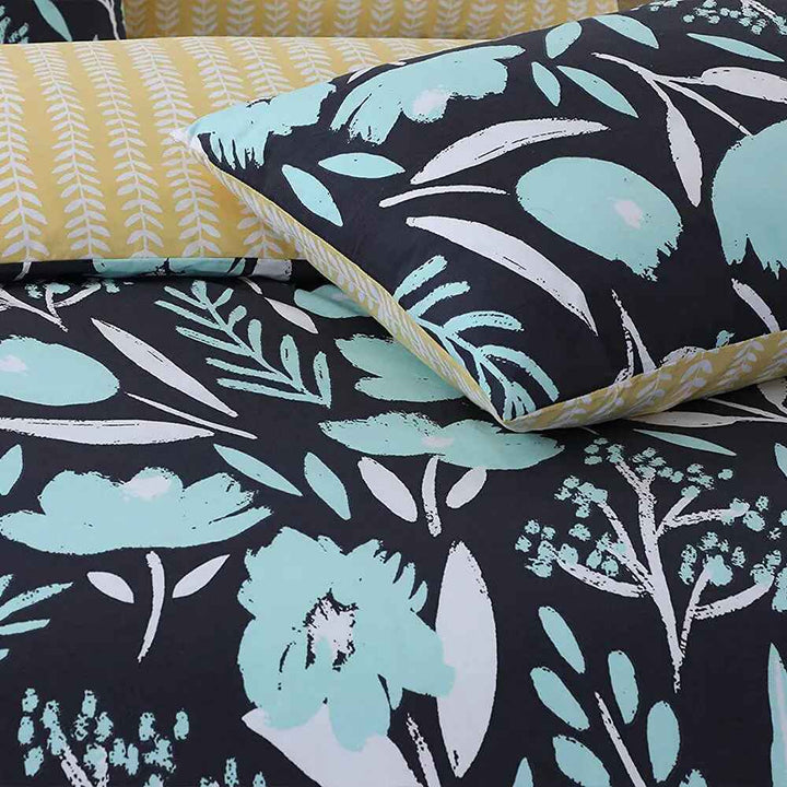 Printed polycotton duvet cover with floral design