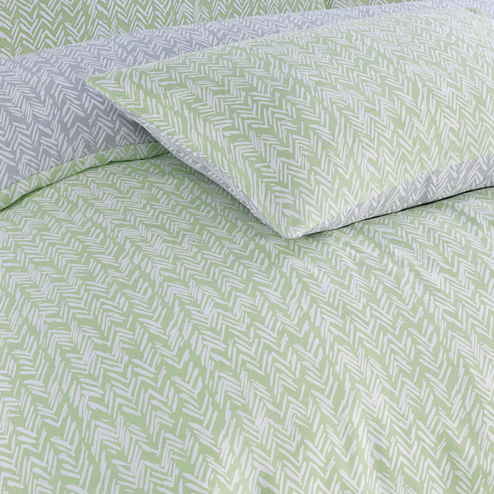 Soft and breathable 4 piece bedding set for all seasons