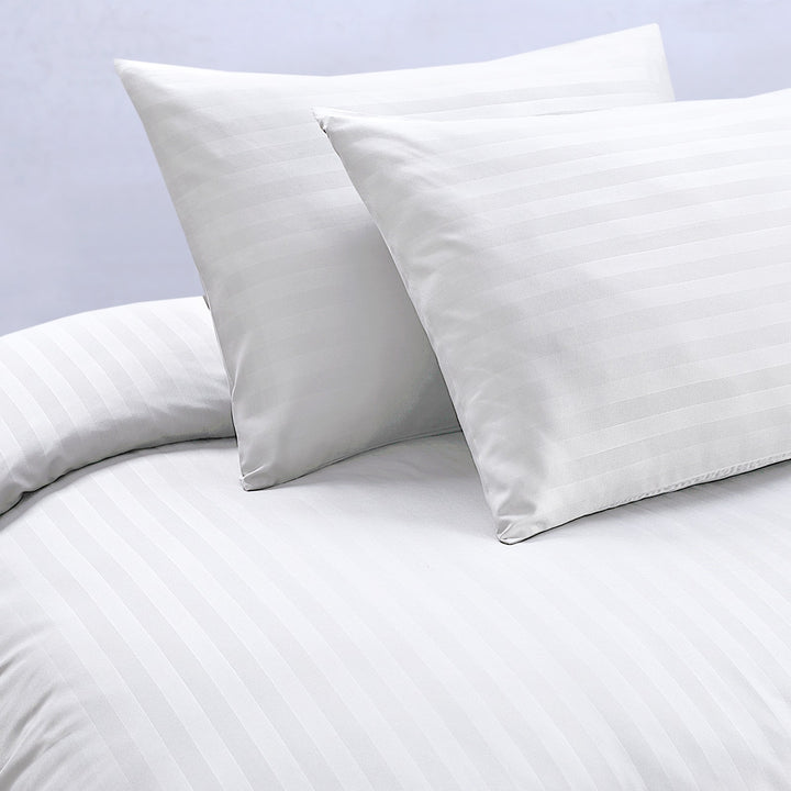 Soft and durable white striped quilt bedding set