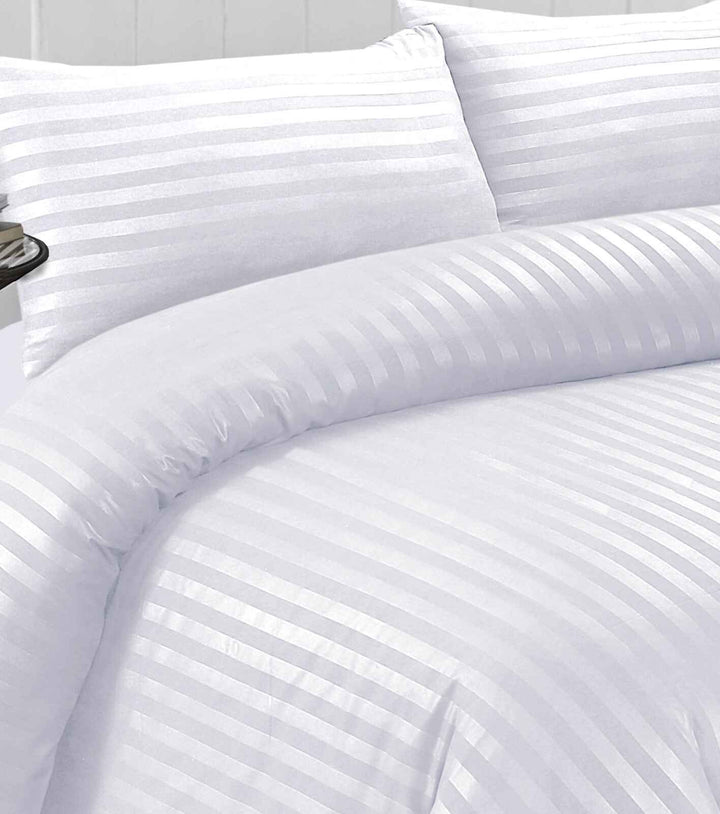 White striped bedding set