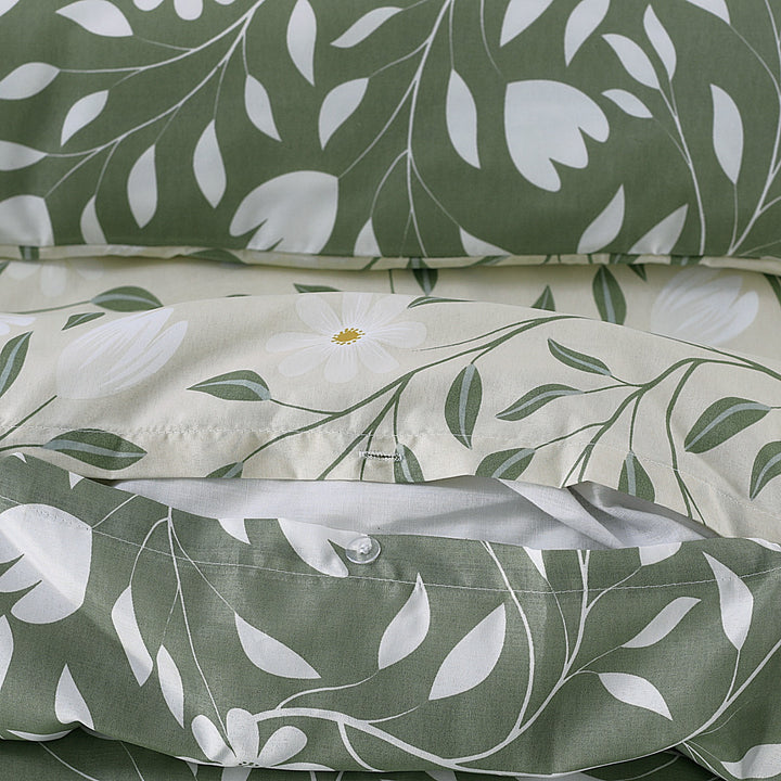 complete bedding set with pillowcases and fitted sheet