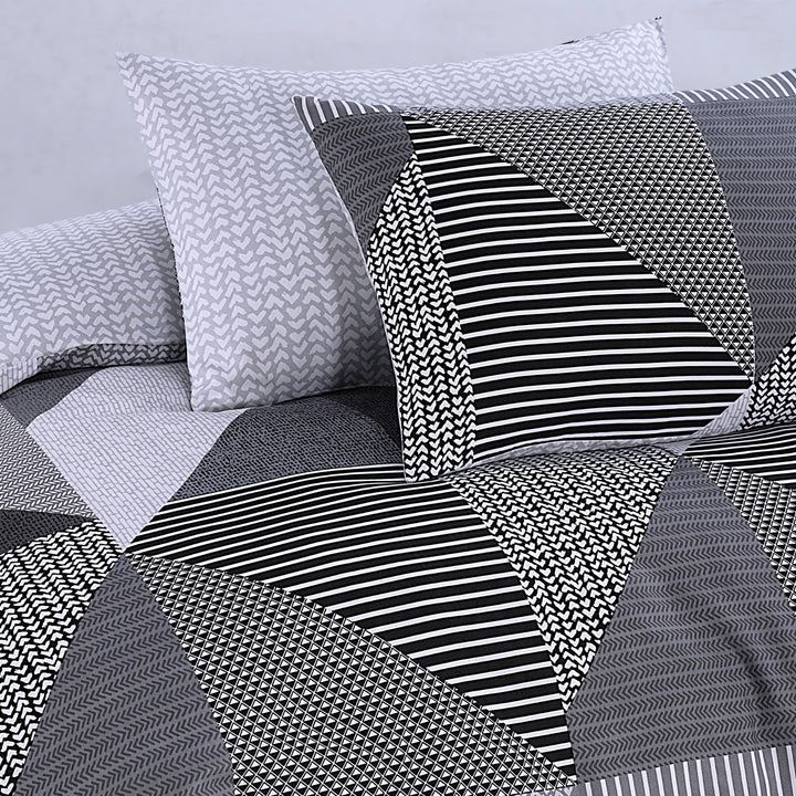 luxury bedding set with fitted sheet and pillowcases